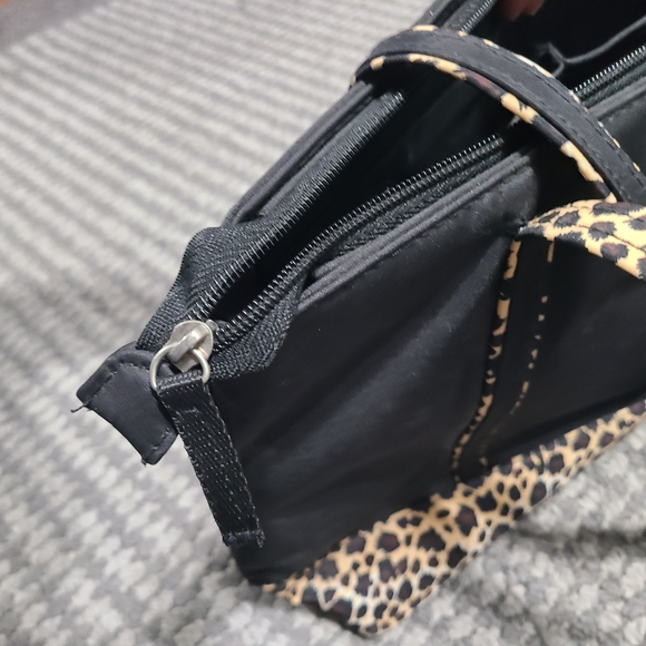 Black and Leopard Tote Bag With Attached‎ Wristlet needs repaired - Picture 5 of 9